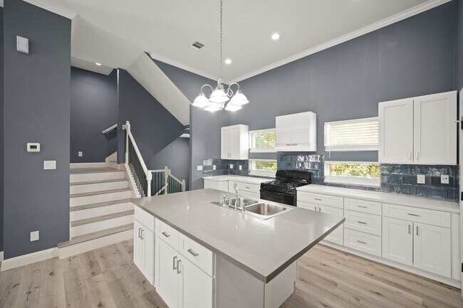 Building Photo - 2110 Oatfield Dr