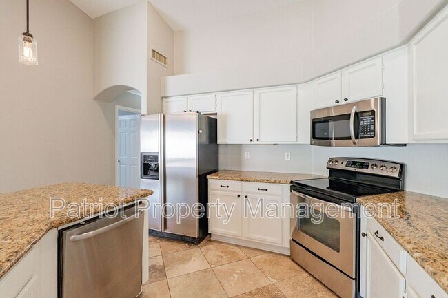 Building Photo - 4704 E Villa Maria Dr