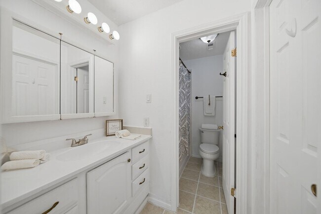 Building Photo - 2805 Pickett Dr