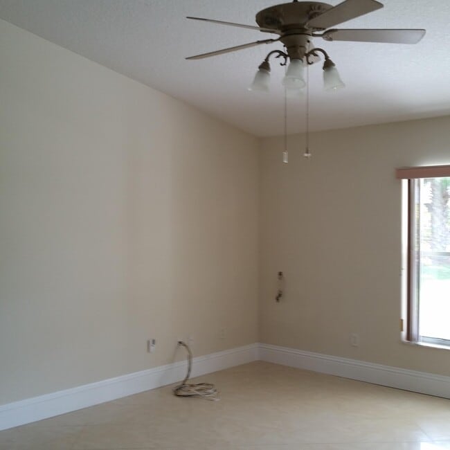 Building Photo - 5704 NW Croton Ave