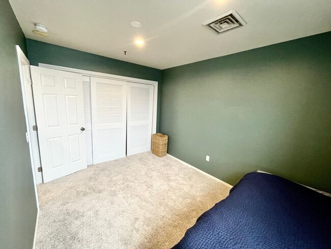 Building Photo - 131 Main St