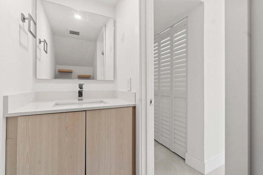 Building Photo - 3597 SW 17th St