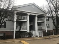 Building Photo - Gorgeous Renovated Condo in Creve Coeur Cr...