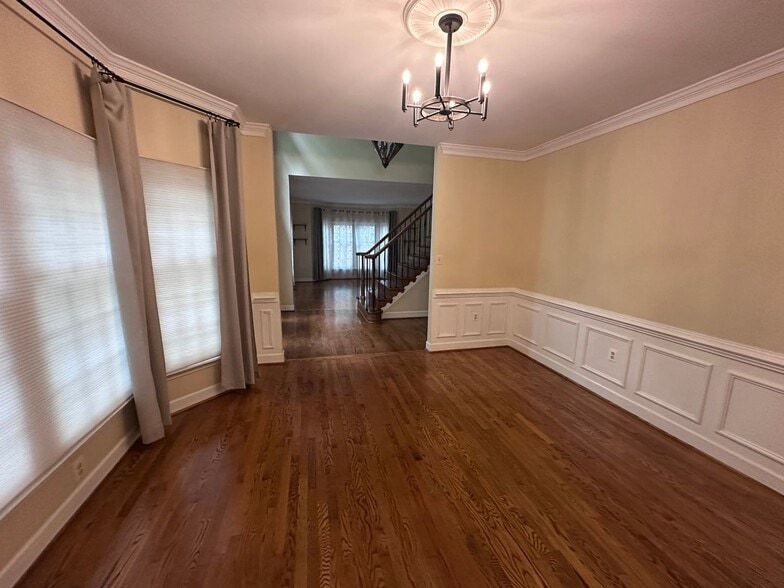 Building Photo - 10205 Chinkapin Dr