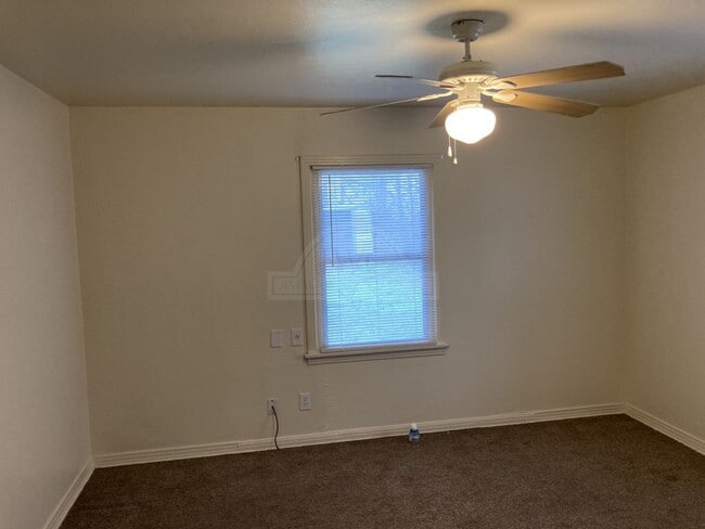 Building Photo - 1601 White