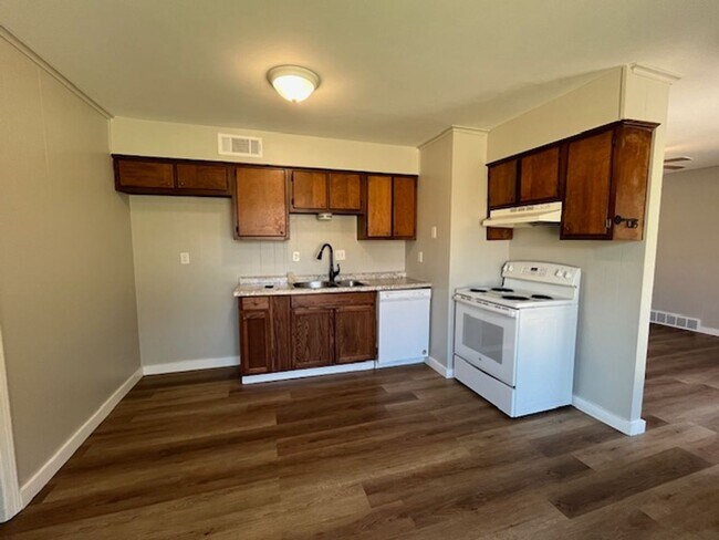 Building Photo - Renovated 3 Bedroom 1.5 Bath Home for Rent!