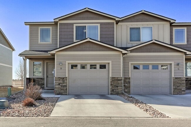 Building Photo - 3 Bedroom 2 1/2 Bath Townhome in Wellington