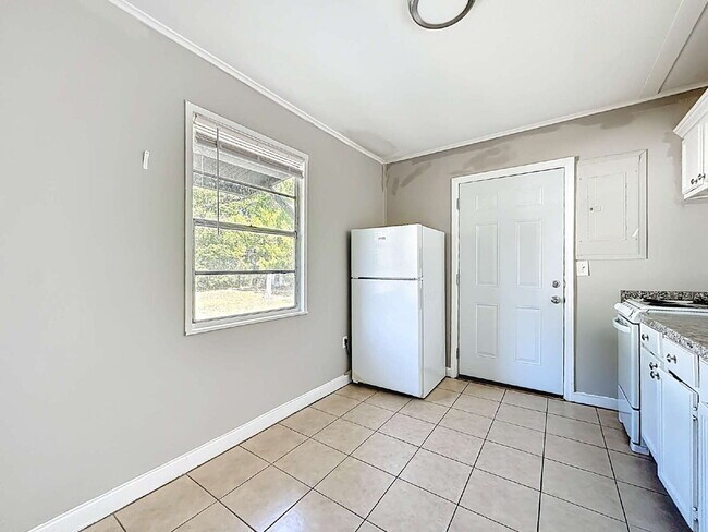 Building Photo - 6377 Lamar Dr