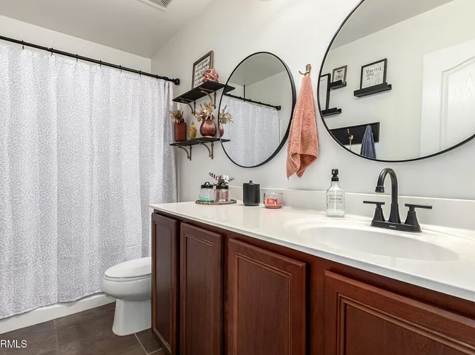 Building Photo - 2223 S Hughes Dr