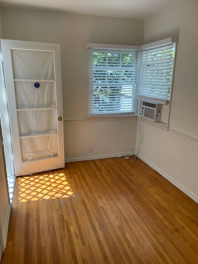 2nd bedroom - 10579 Ashton Ave