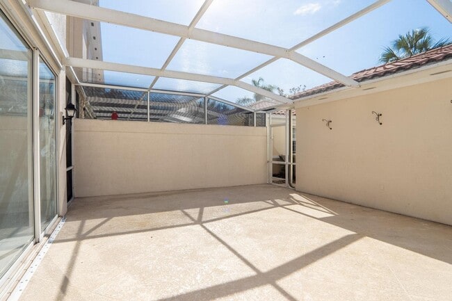 Building Photo - 186 Soriano Dr