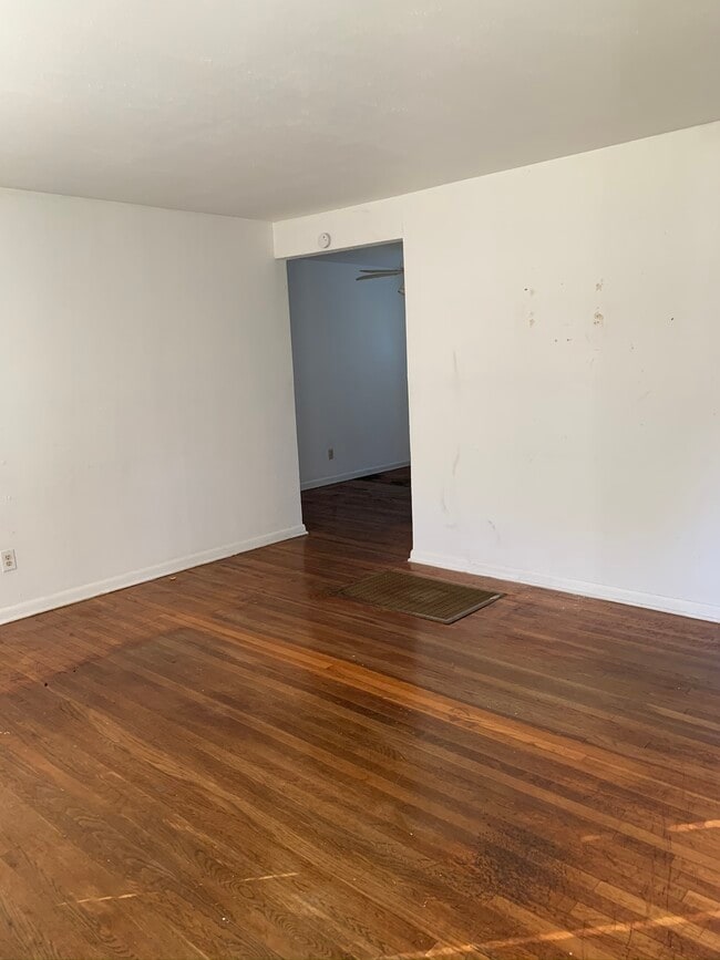 Building Photo - 7121 Toland St
