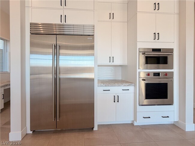 Building Photo - 10761 Canyon Bloom Dr