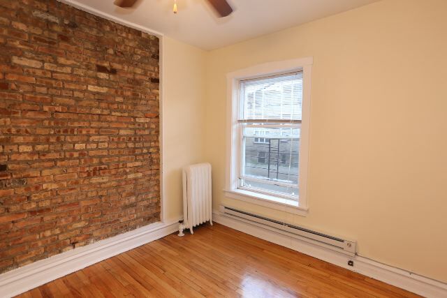 Building Photo - 956 W Cornelia Ave
