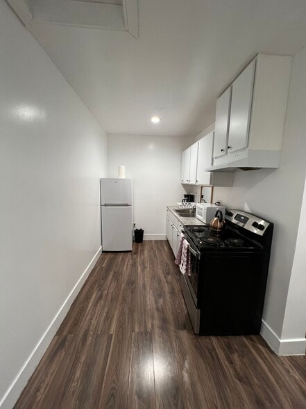 Primary Photo - 12981 Branford St