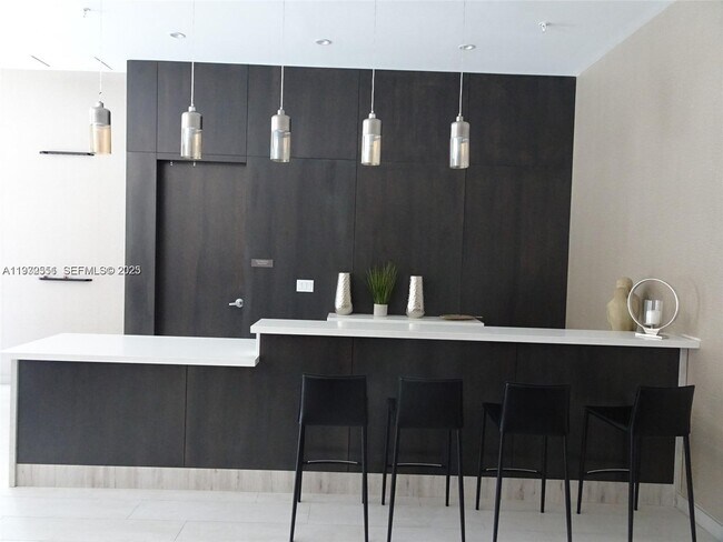 Building Photo - 1010 SW 2nd Ave