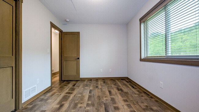 Building Photo - Modern 4-bed, 3-bath Single-Family Home Lo...