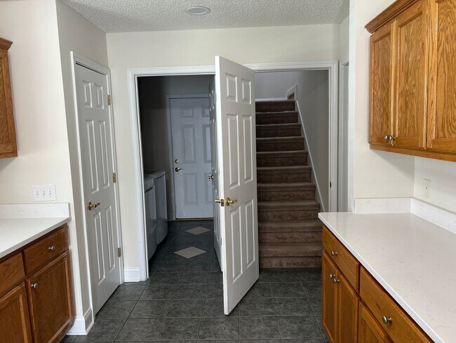 Building Photo - 154 Regency Dr