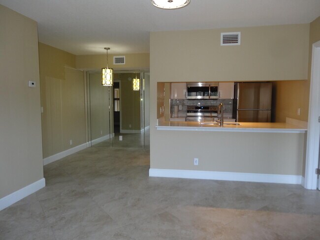 Building Photo - 7091 Golf Colony Ct