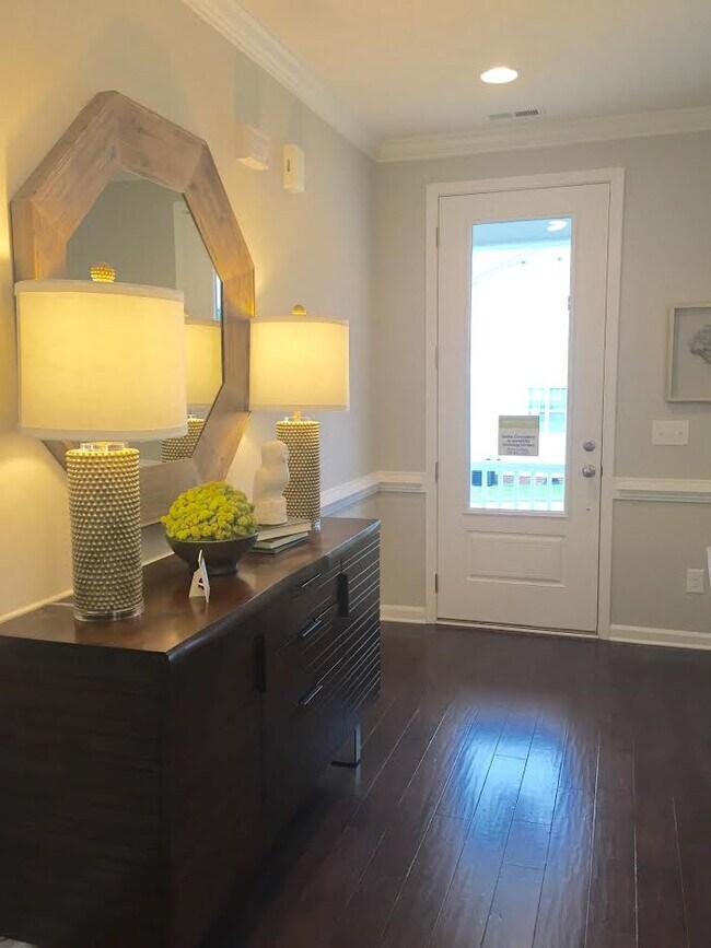 Building Photo - 501 Evening Star Dr