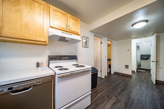 Building Photo - 1555 NE Merman Dr