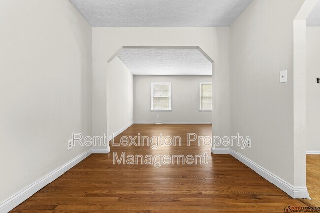 Building Photo - 3330 Tisdale Dr