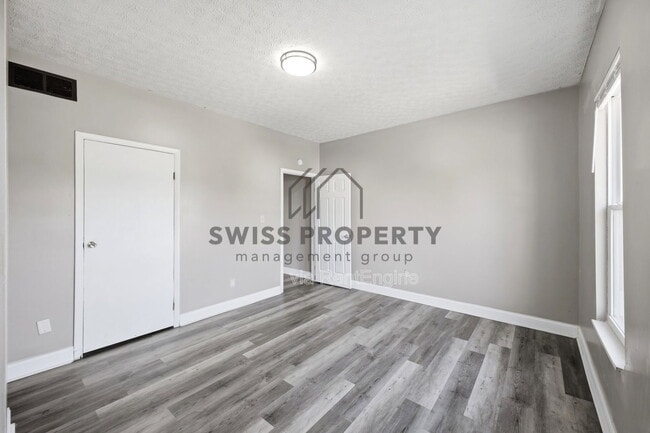 Building Photo - 391 St Clair Ave