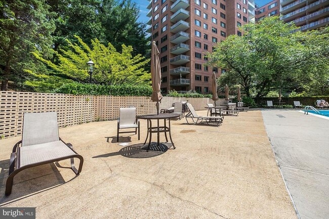 Building Photo - 4201 Cathedral Ave NW