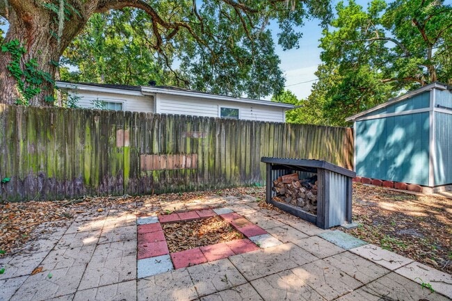 Building Photo - Move-In Ready Home Near Park Circle