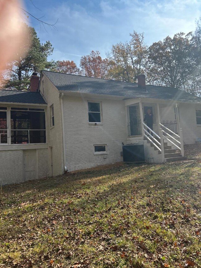 Building Photo - 1042 Peck Rd