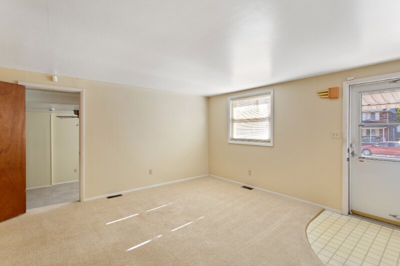 Building Photo - 1409 Seward Dr