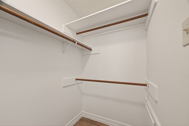 Building Photo - 15915 Dunmoor Dr