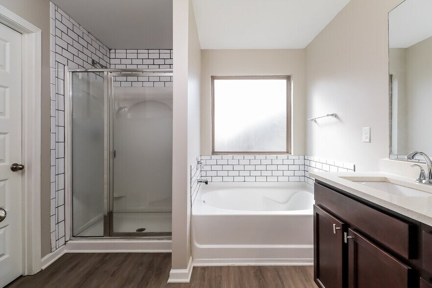 Building Photo - 1079 Lear Dr