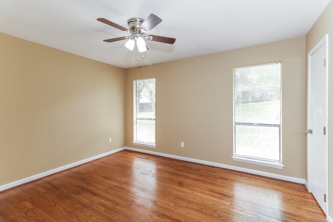 Building Photo - 1157 Thompson Rd