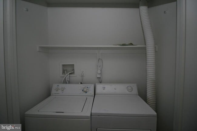 Building Photo - 114 Barnsfield Ct