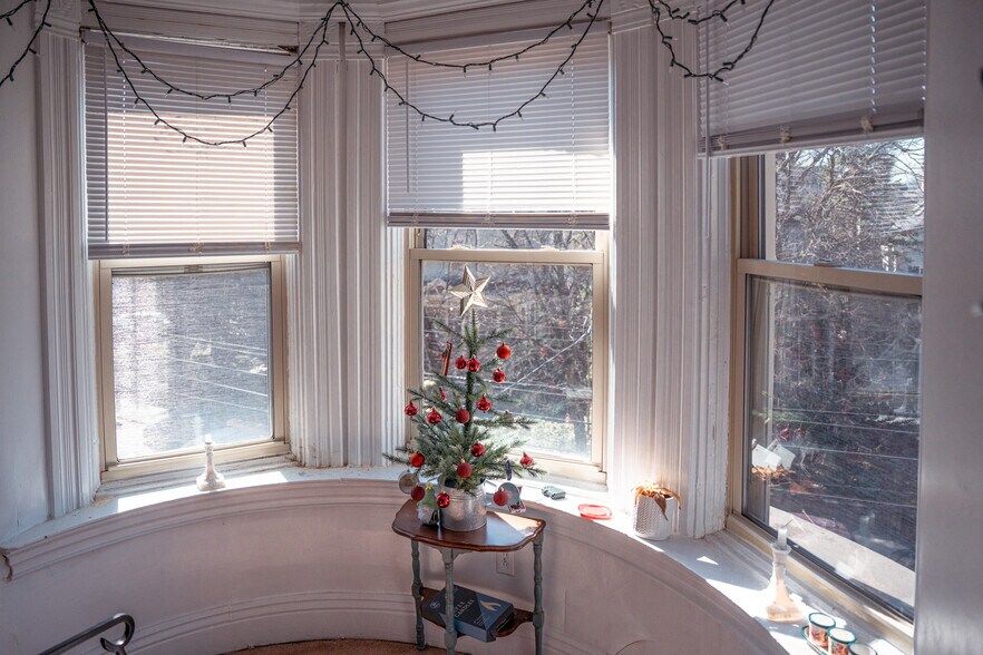 Building Photo - 627 S Negley Ave