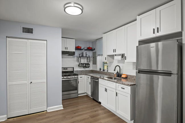 Building Photo - 2207 Callow Ave