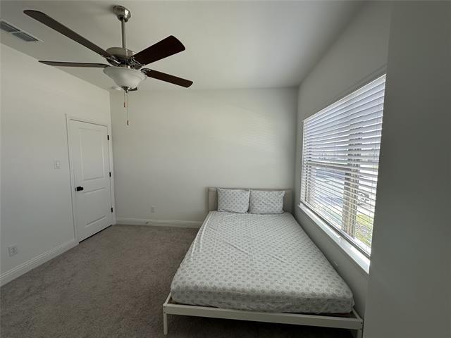 Building Photo - 3320 Oak Ln