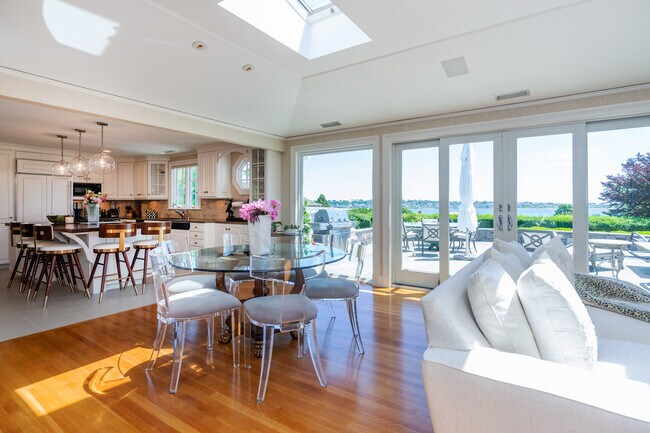 Building Photo - 3 Barclay Sq