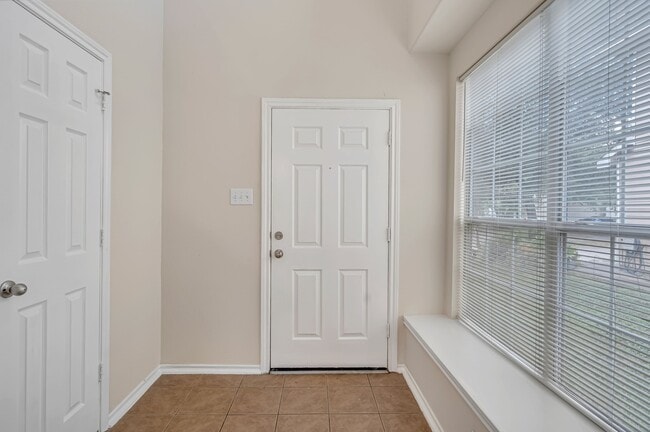 Building Photo - 6213 Stoney Creek Dr