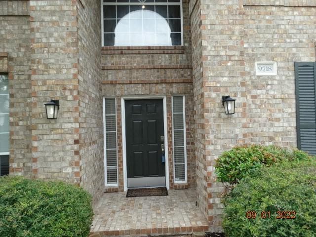 Building Photo - 9718 Cliffside Dr