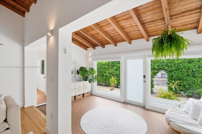 Building Photo - 753 NE 82nd Terrace