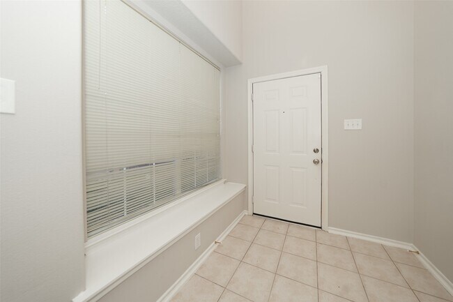 Building Photo - 14310 Mirkwood Ln