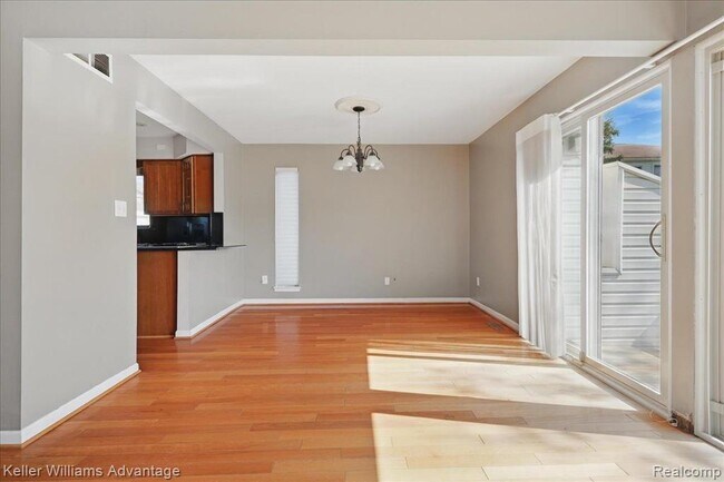Building Photo - 5321 Fairway Ln