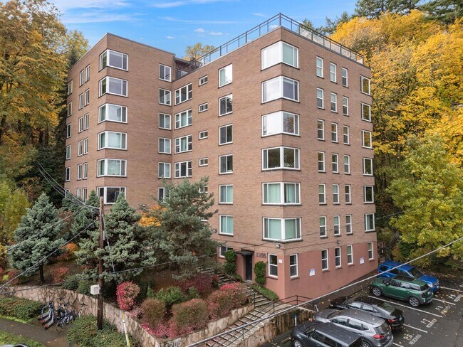 Building Photo - 1205 SW Cardinell Dr