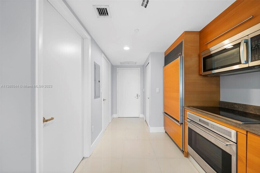 Building Photo - 475 Brickell Ave