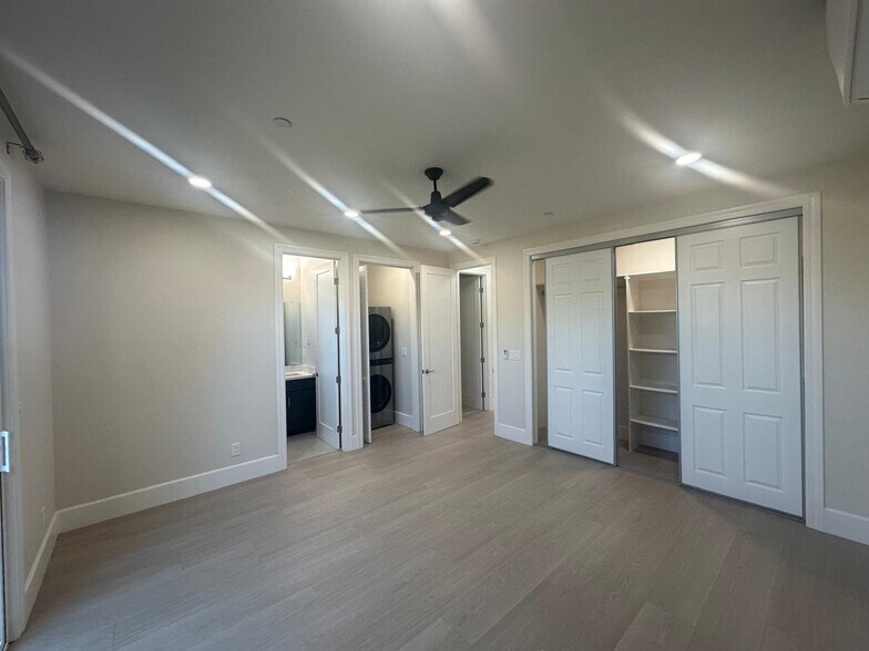 Building Photo - 1307 Lillian Ave