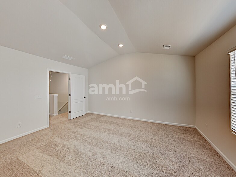 Building Photo - 3026 Wingadee Dr