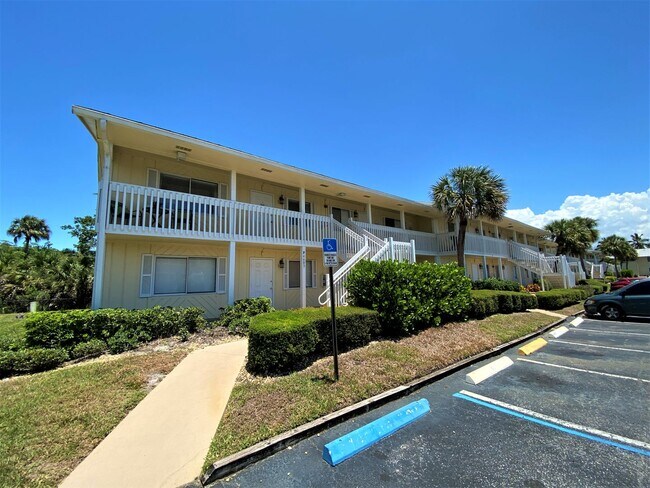Building Photo - ** ABACO BAY ** 2 BED / 2 BATH CONDO - BAY...