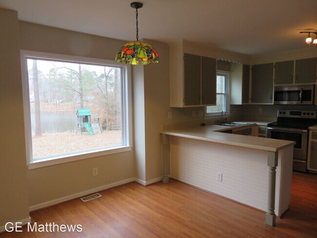 Building Photo - 4 br, 2.5 bath House - 120 Lakeside Drive